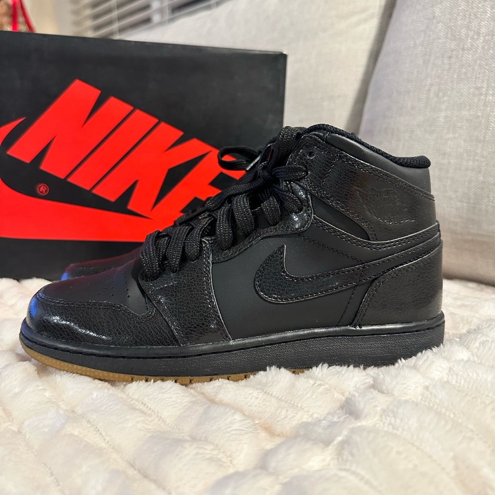 Nike | Jordan 1 Retro Black Gum | Black Leather High-Tops